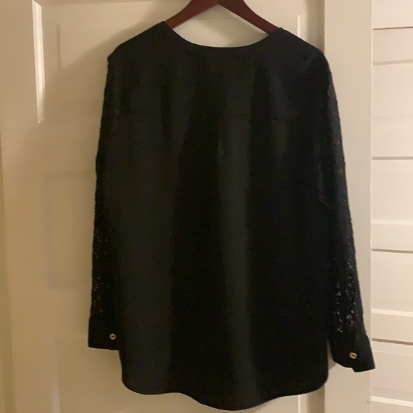Classic Anne Klein top with sheer lace sleeves - Picture 4 of 4